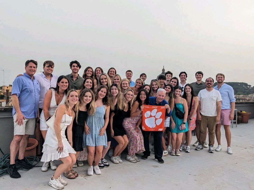 Participating students and faculty pose in Rome.