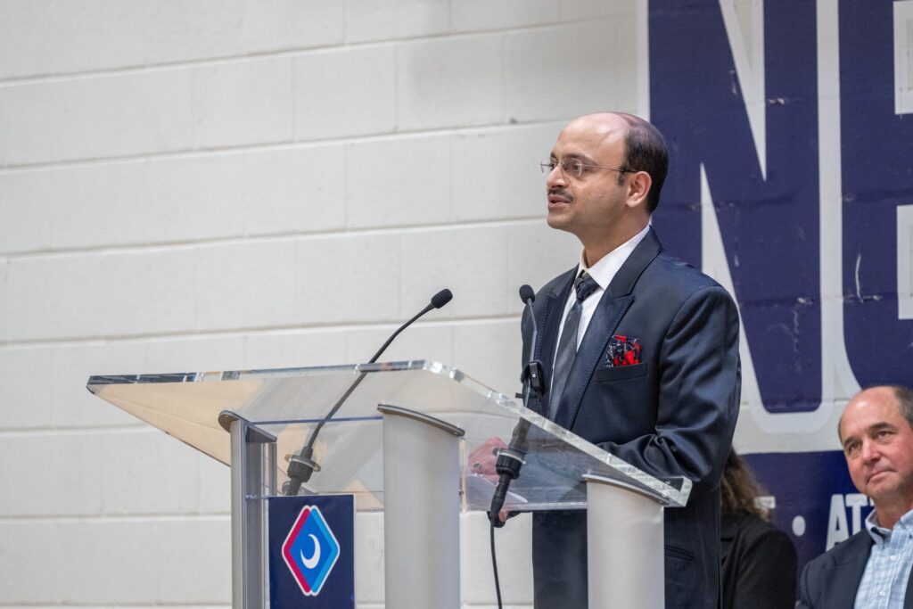 Sachin Rustgi, a scientist at the Clemson Pee Dee Research and Education Center, accepts the 2025 Randall M. LaCross Distinguished Research Leadership Award during the South Carolina Governor’s School for Science and Mathematics 37th Annual Research Colloquium on Nov. 21.
