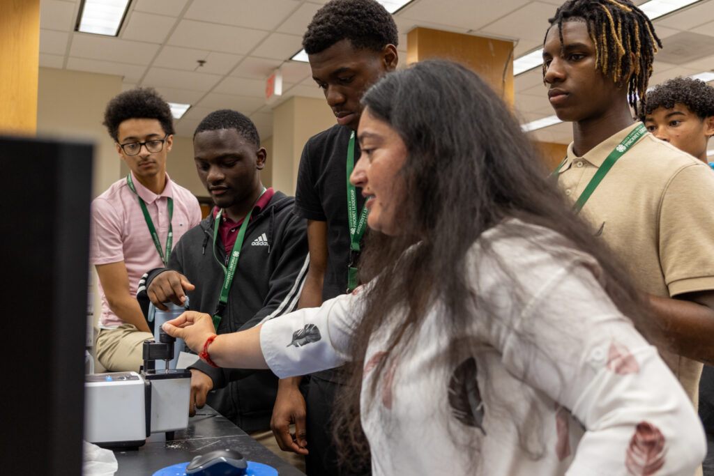 Sonia Salaria explains lab techniques used in breeding pulse crops.
