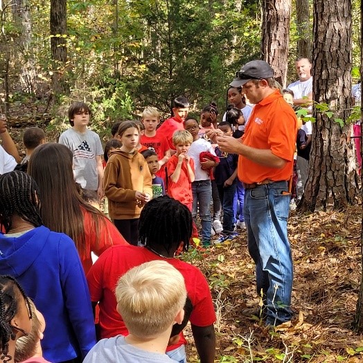 Jeff Fellers teaching Kids in the Parks Track Trail﻿