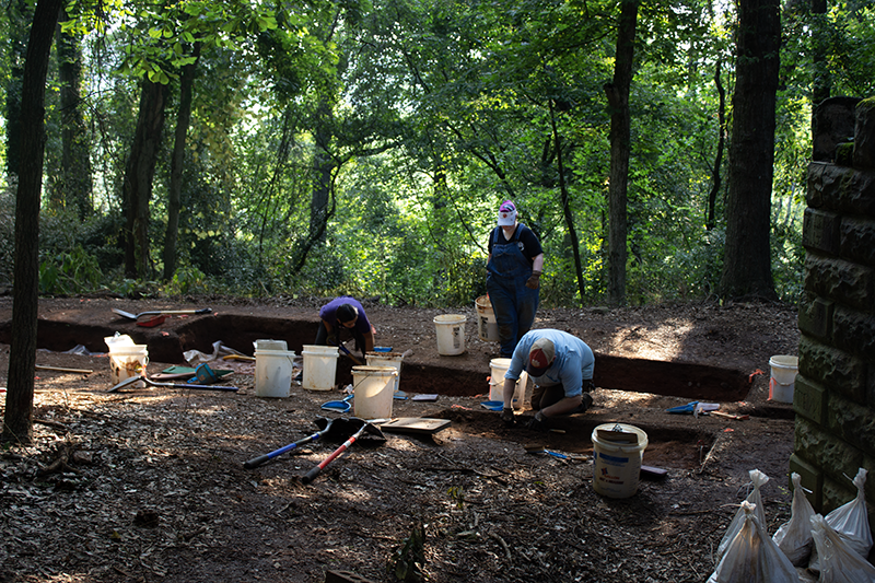 Students and faculty conducting an archaelogical dig at the Fort Rutledge site.